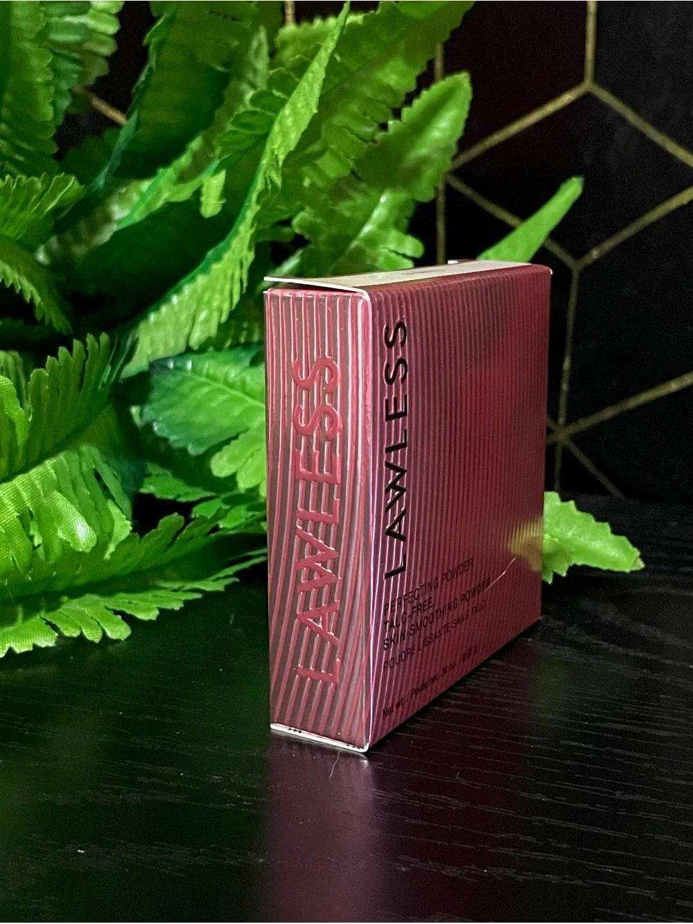 Lawless Skin-Smoothing Perfecting Powder - Banannie